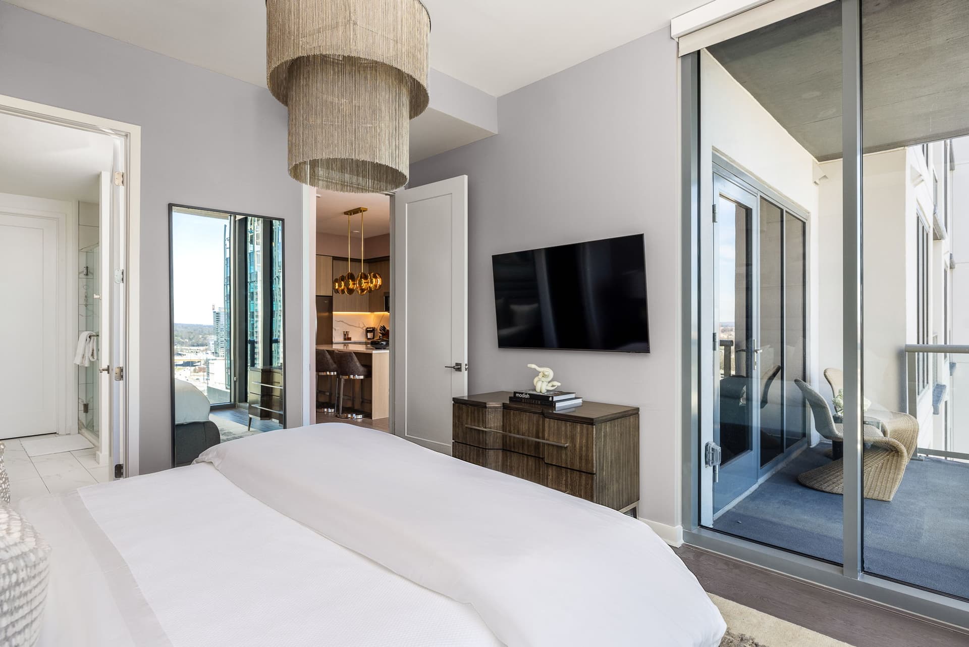 Regal Retreat - Image 7