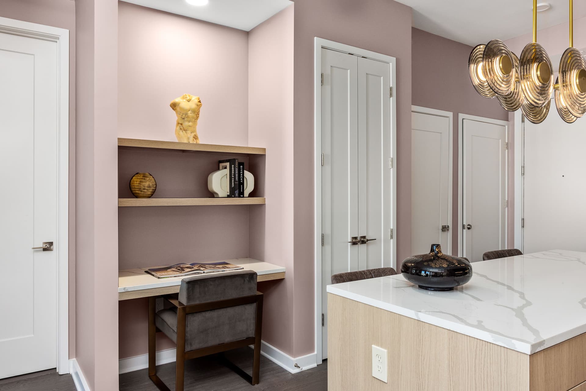 Regal Retreat - Image 10