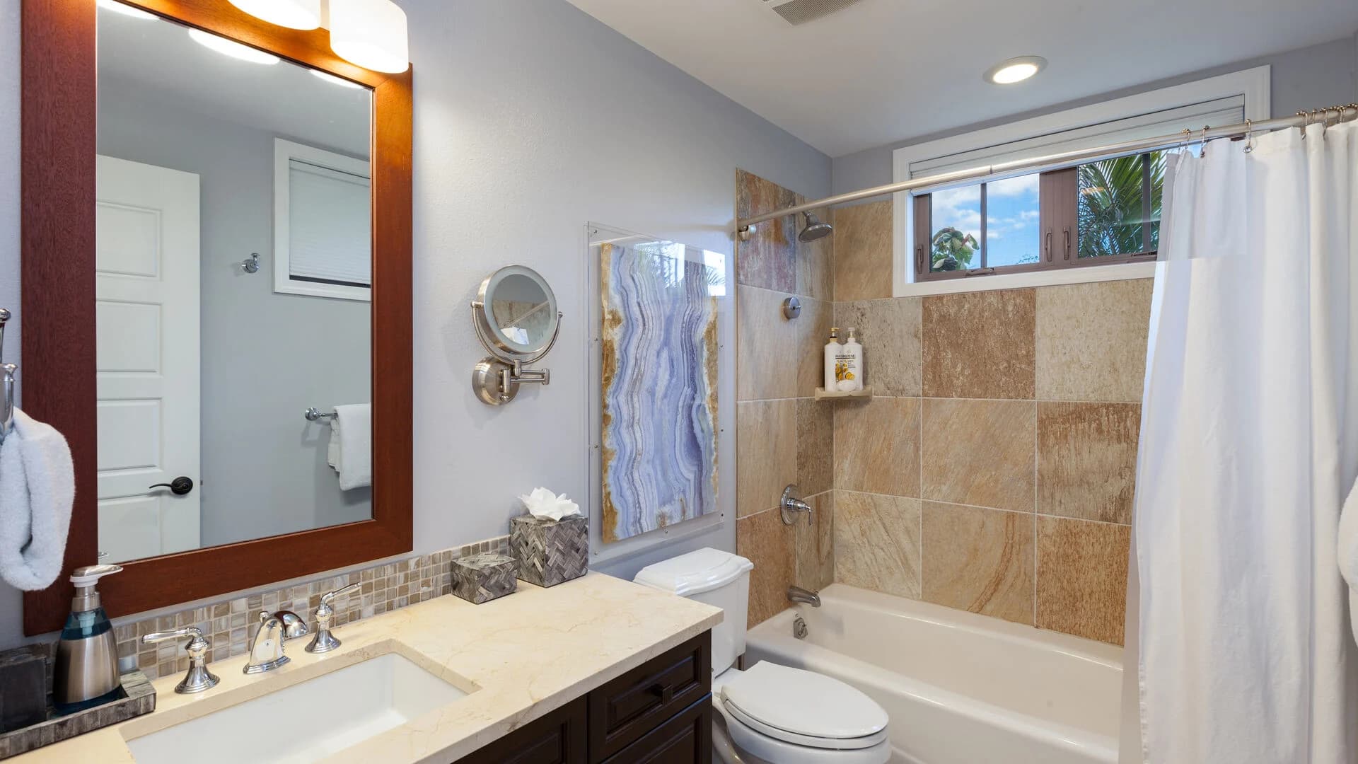 Sea Glass House - Image 20