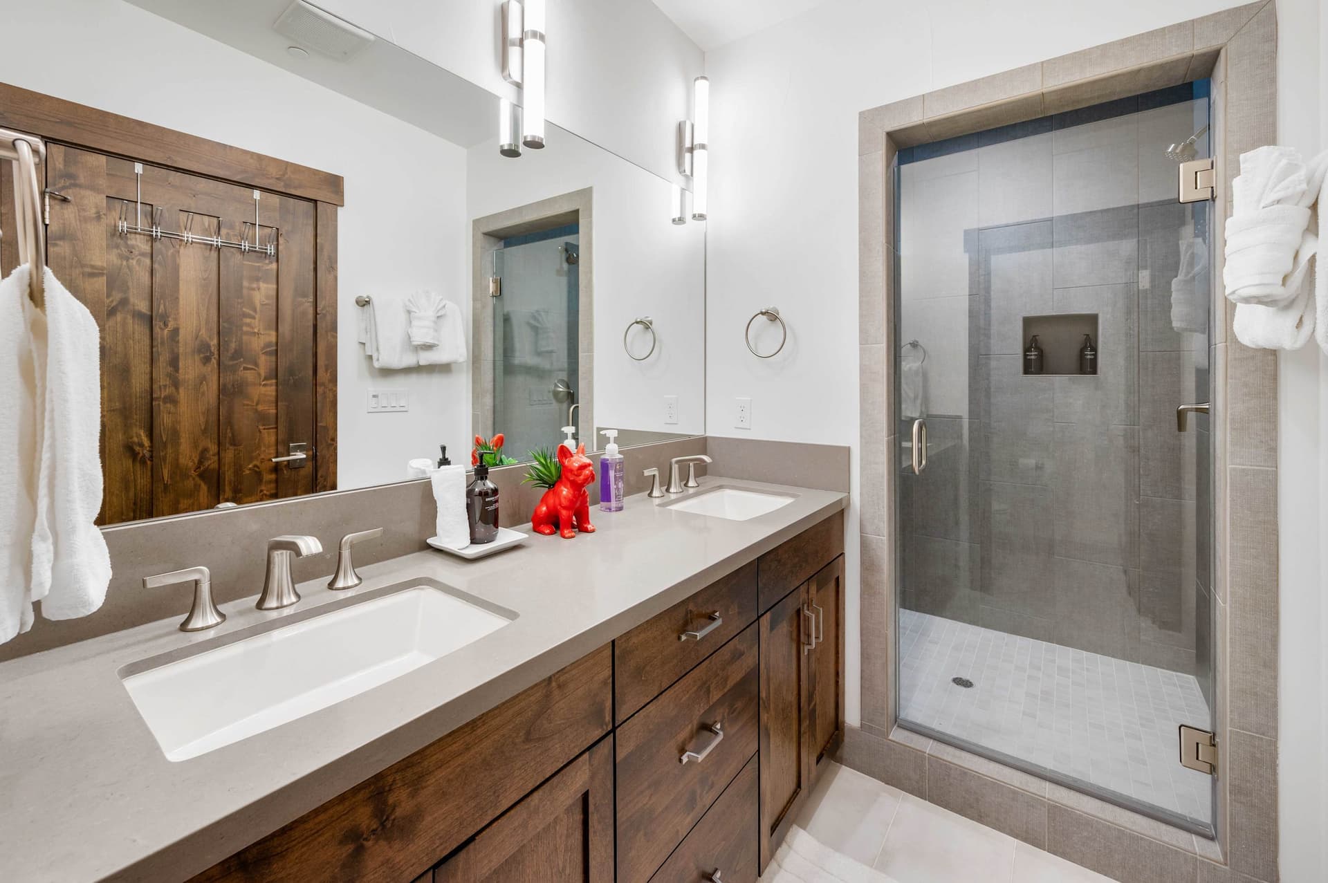 Luxurious Truckee - Image 19