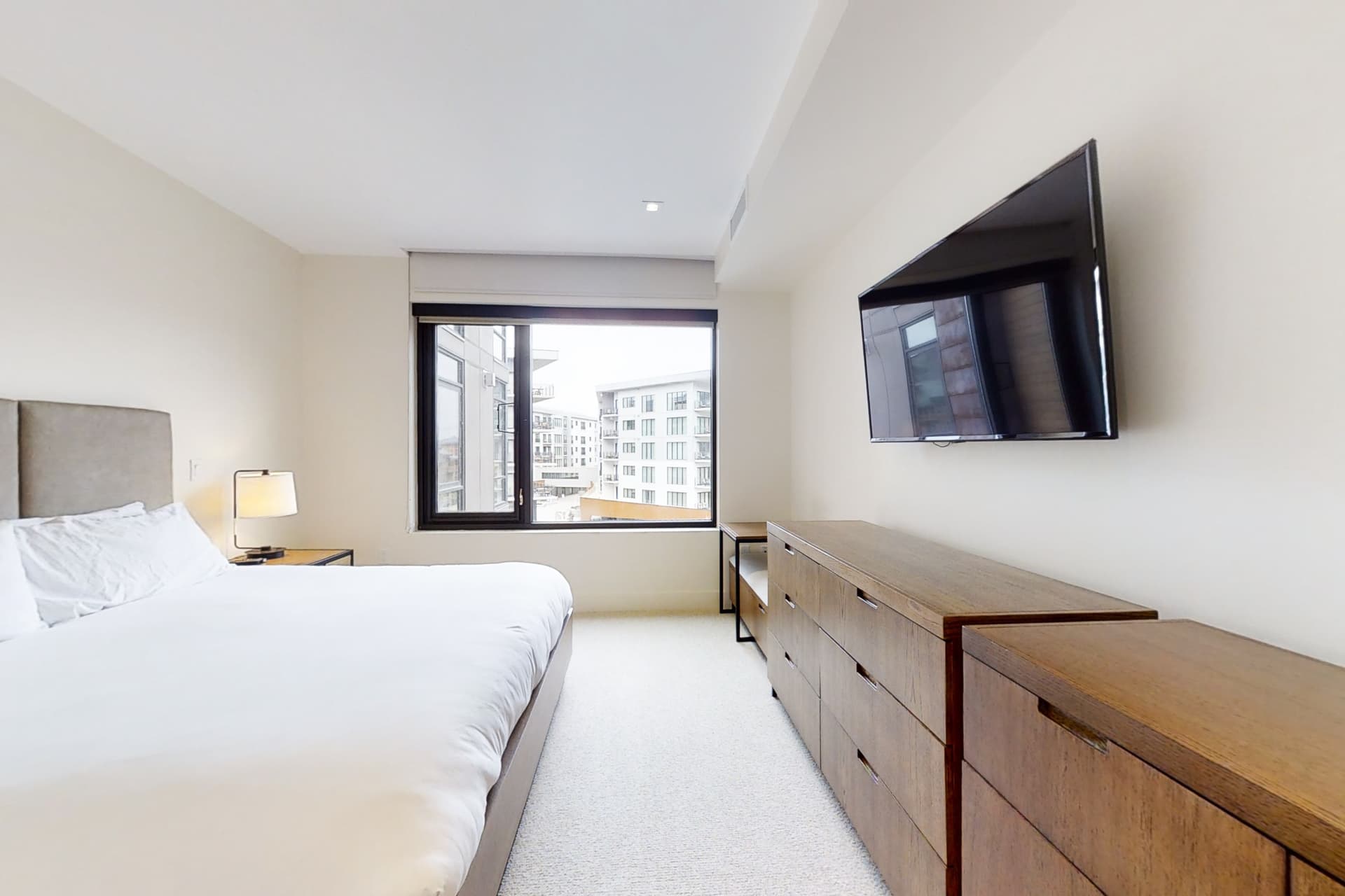 Lift 402 Home - Image 12