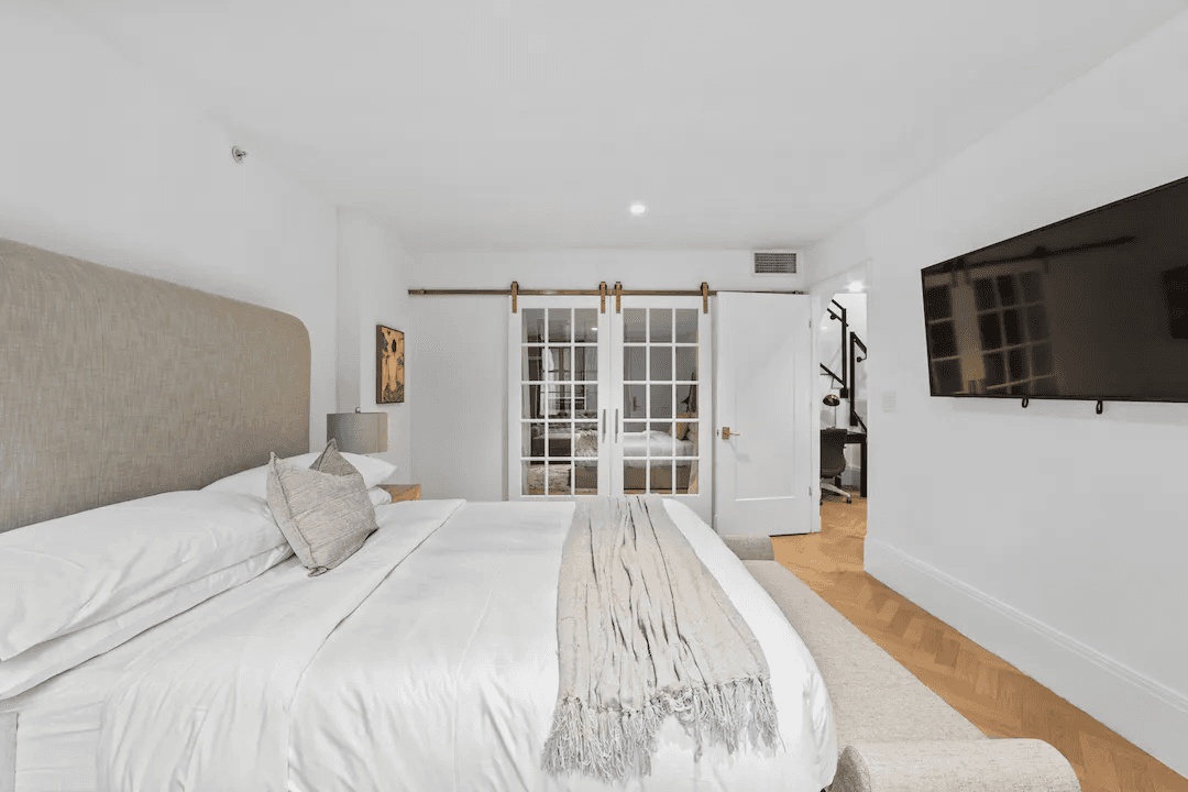 Clinton Home - Image 21