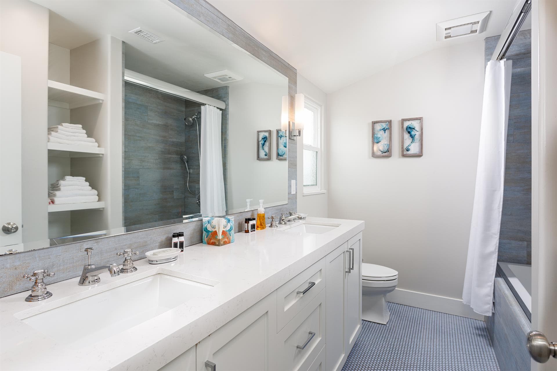 Harbor Beach Escape - Image 26