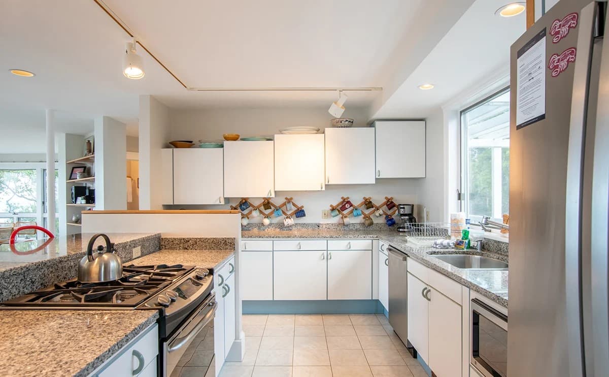 Beach House - Image 9