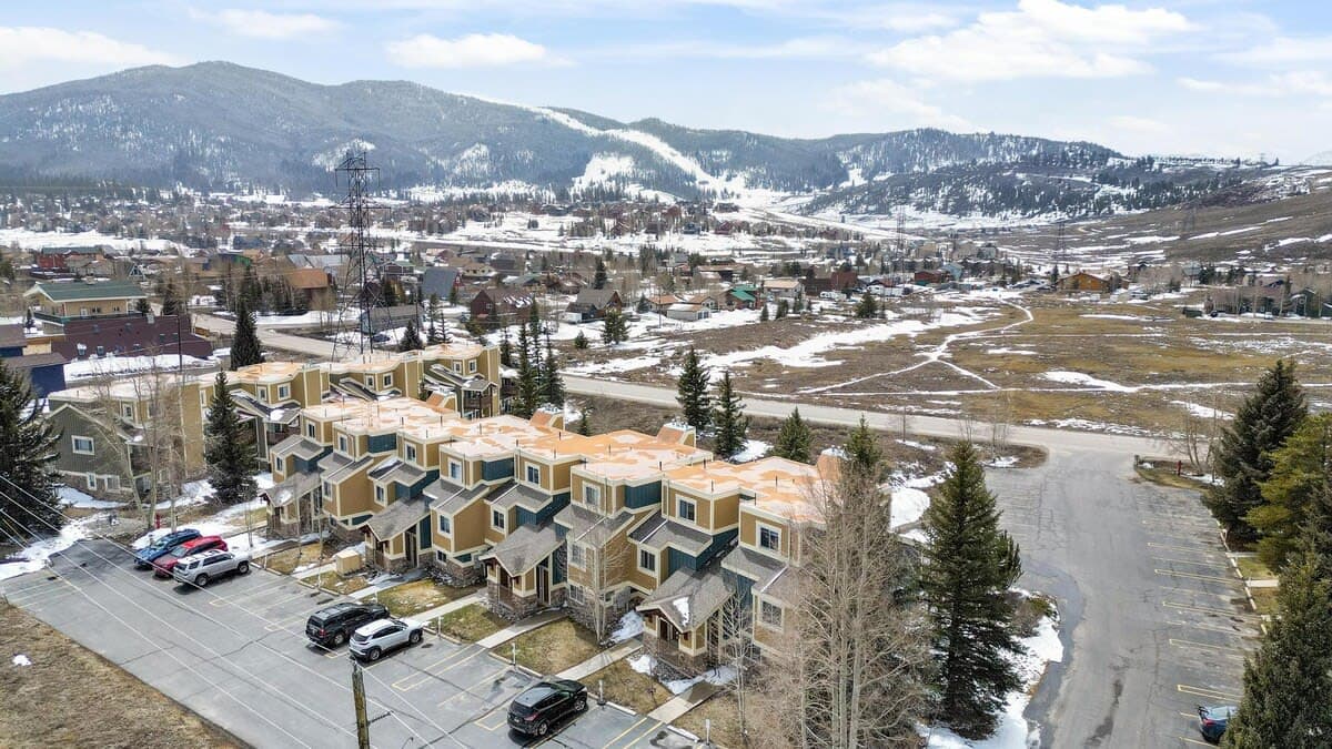 Nordic Mountain Haven - Image 18