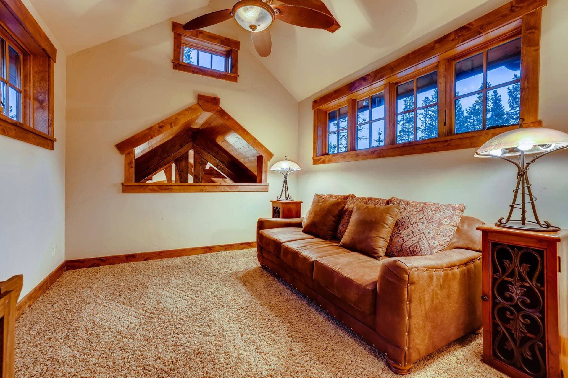 Bear Tracks Lodge - Image 16