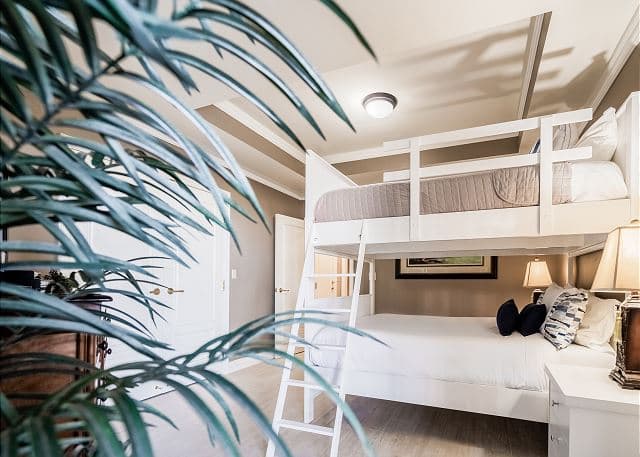 Ritz-Carlton Residence #106 - Image 4