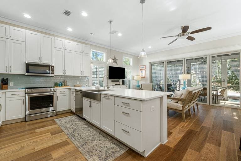 Connecticut Yankee - Image 11