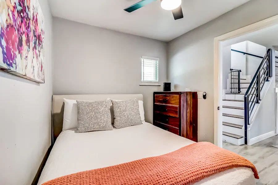 Downtown Charmer - Image 12