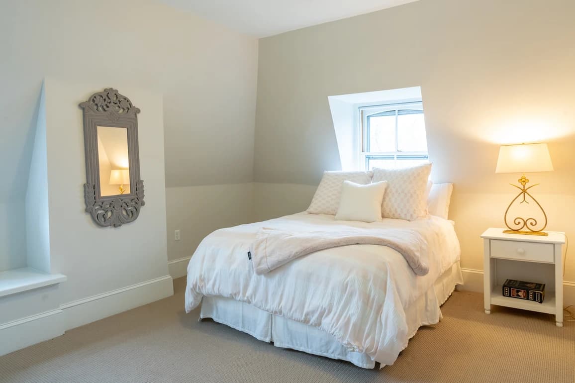 Downtown Victorian - Image 28