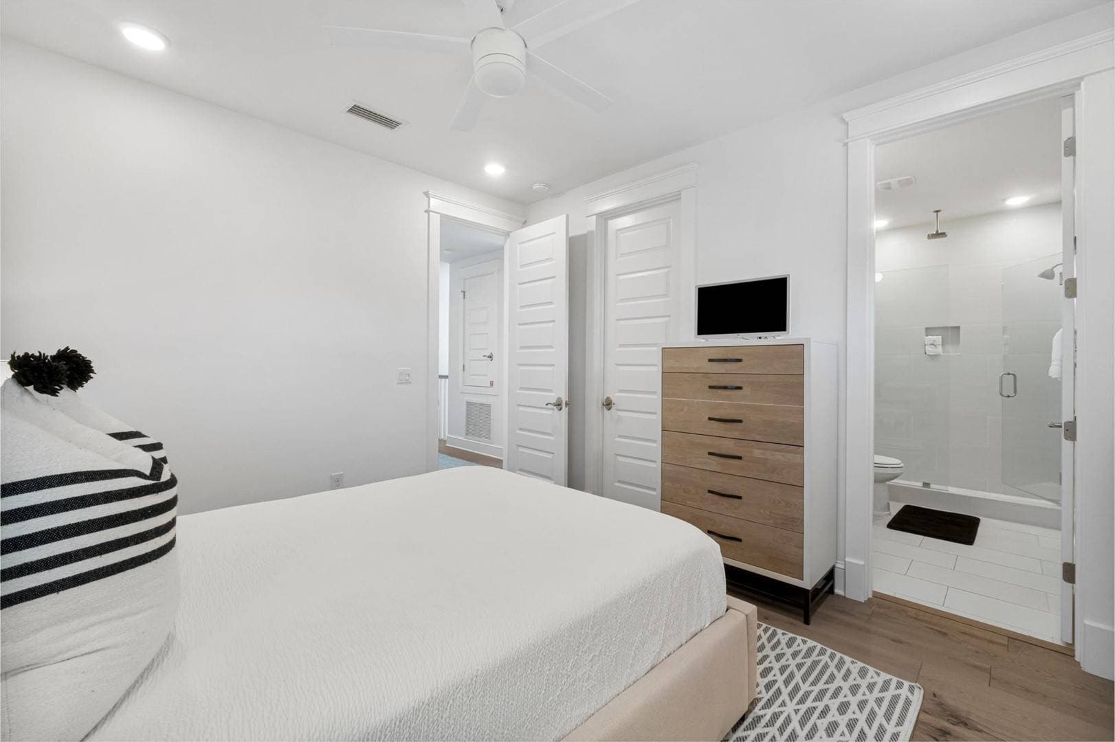 Palm Tree Paradise - Image 20