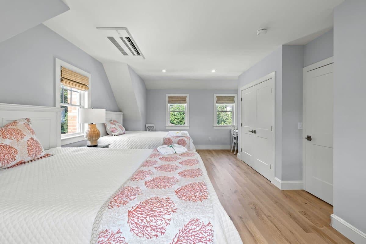 Down Easy - Image 15