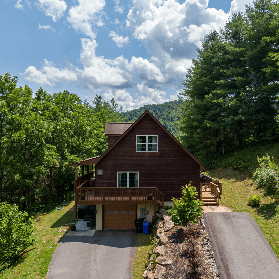 Lazy Bear Inn - Image 1