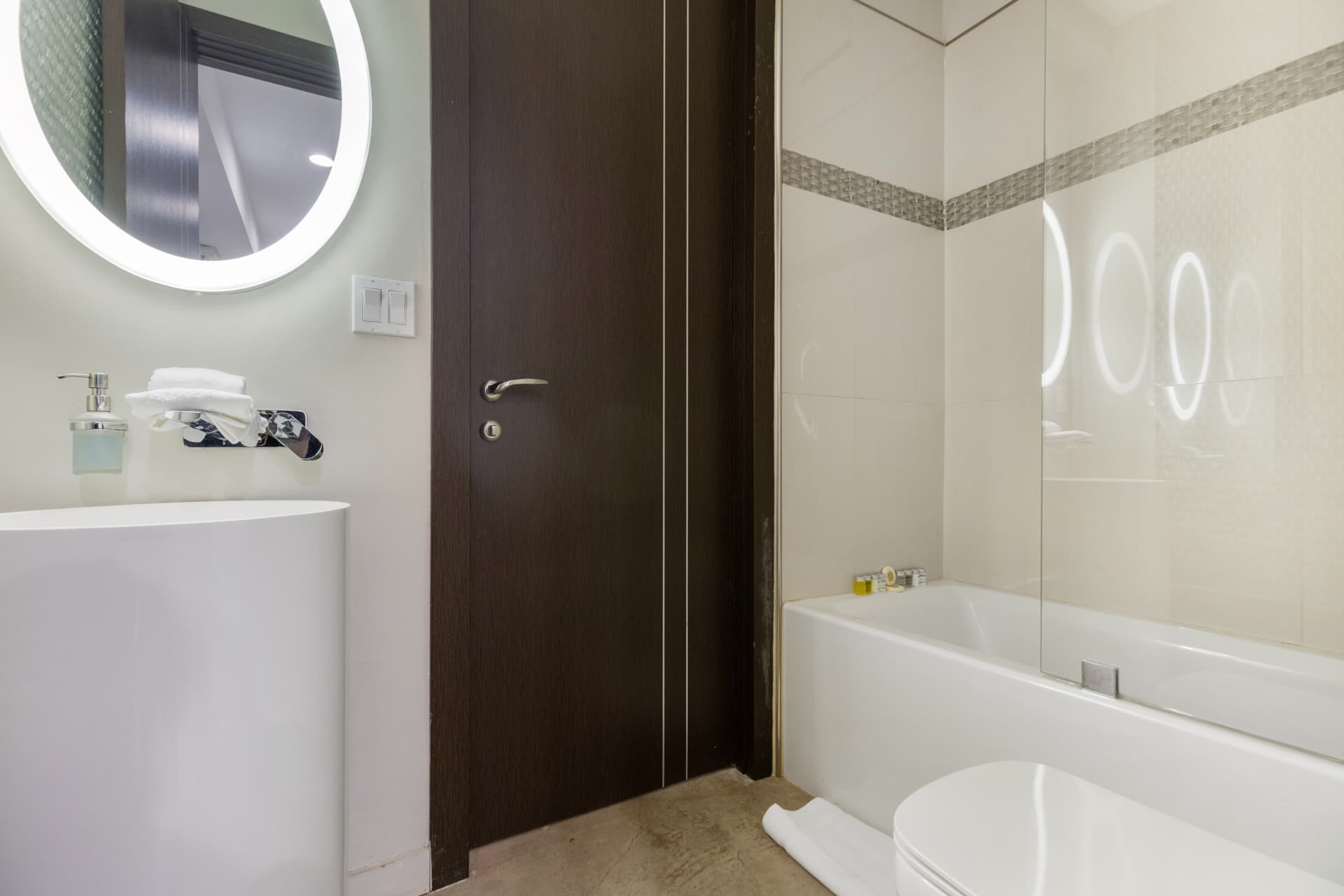 Coldwater Canyon - Image 26