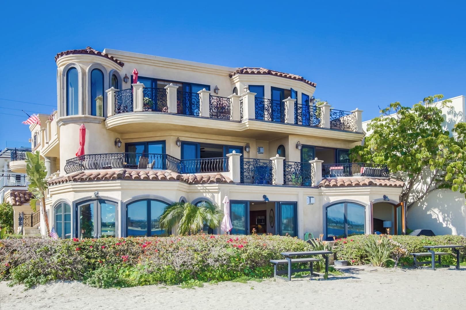 Italia House - Image 1
