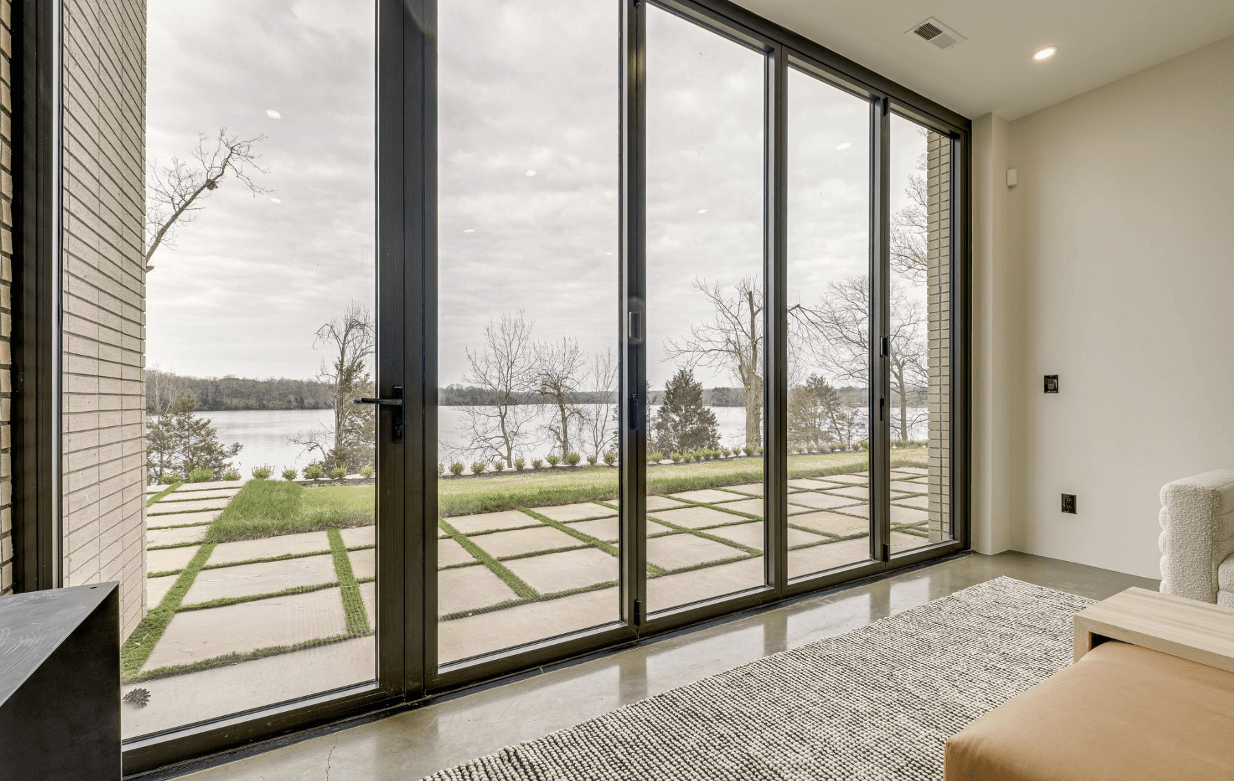 Nashville Lakeside Modern - Image 38