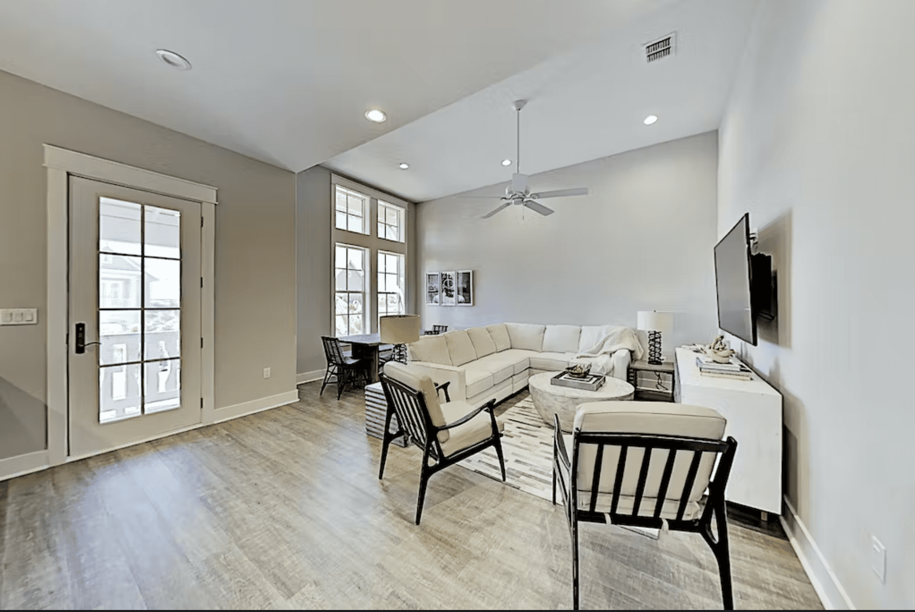 Sleek Beach Home - Image 9