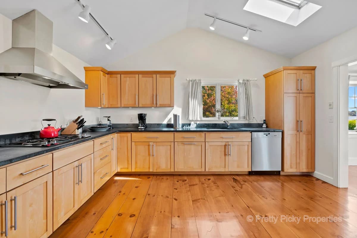 Serenity by the Sea - Image 5