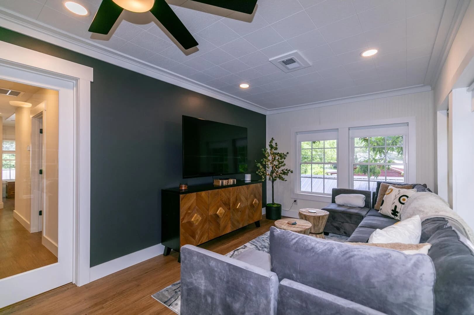 Riverside Retreat - Image 2