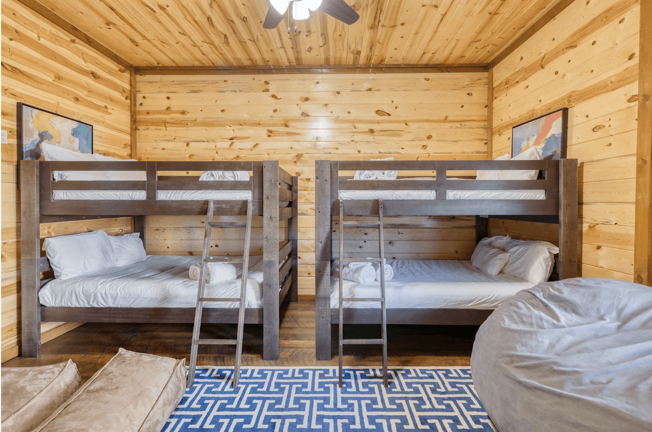 Smokey's Paradise - Image 25