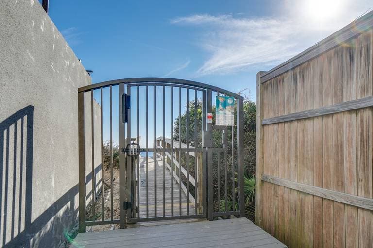 Shore Thing Residence - Image 35