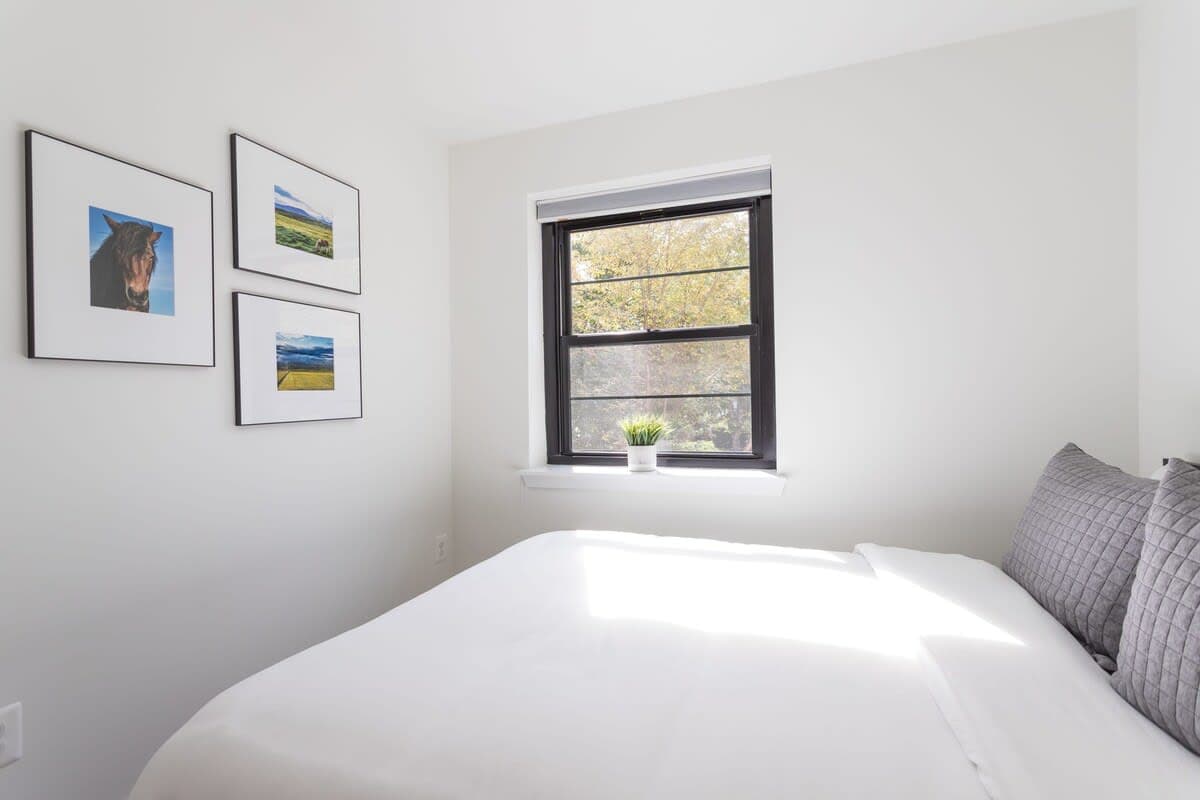 Uplifted Retreat Residence - Image 17