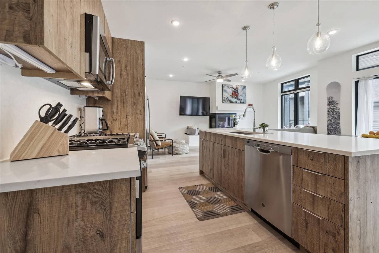 River West #522 - Image 6