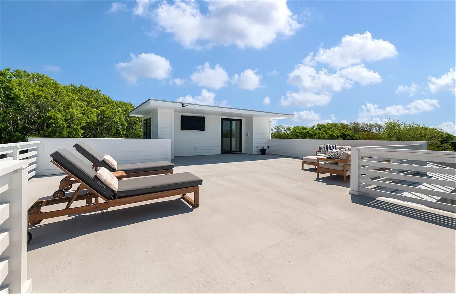 Amalfi Palms Getaway - Image 4