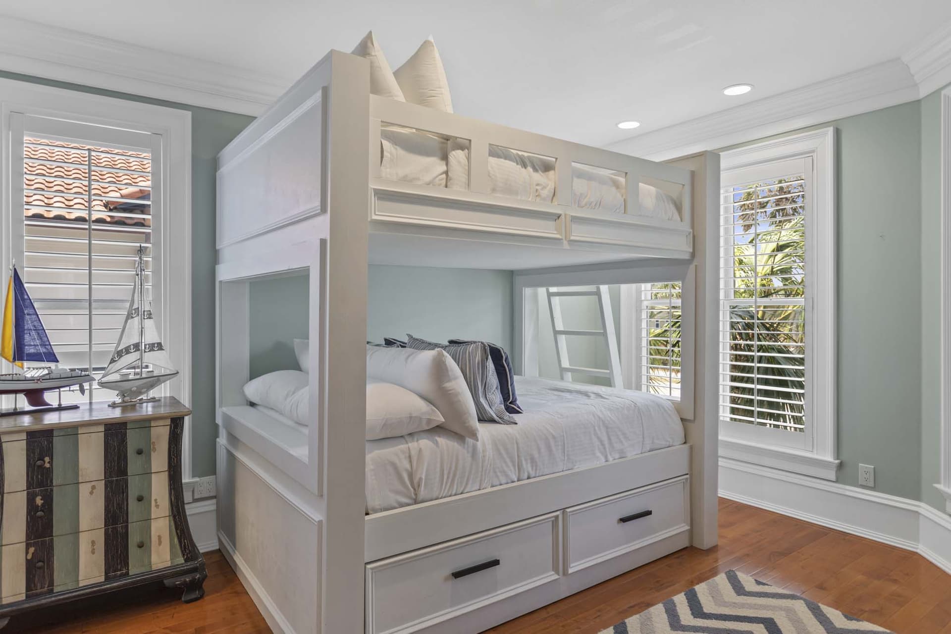 Kings View Manor - Image 18