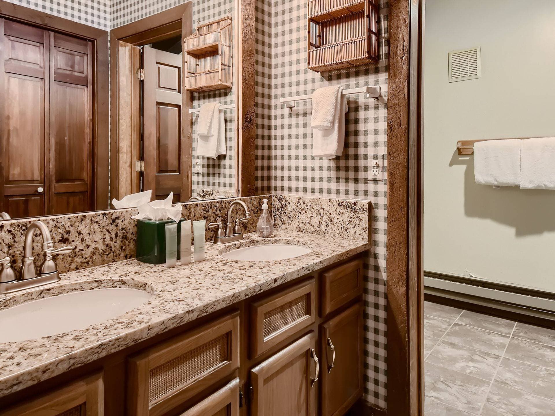 Breck Lodge House - Image 23