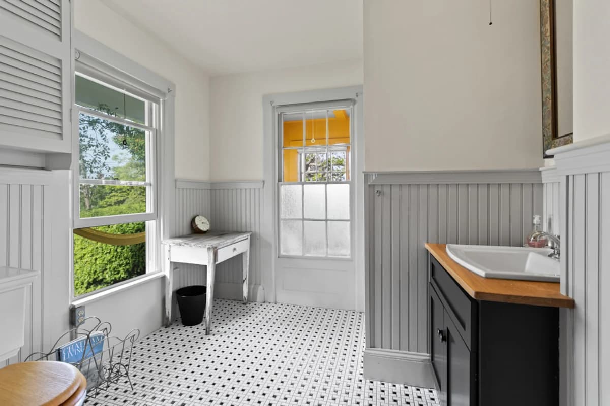 Chatham Farmhouse - Image 14