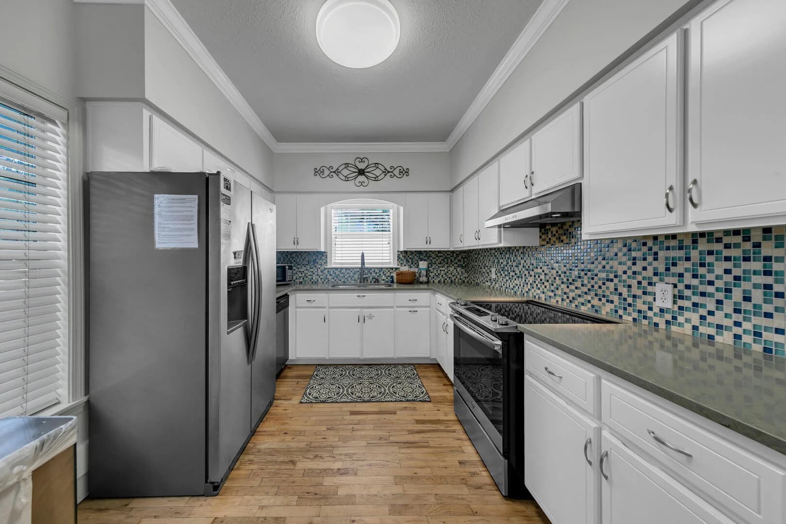 Rainbow Fish Home - Image 3