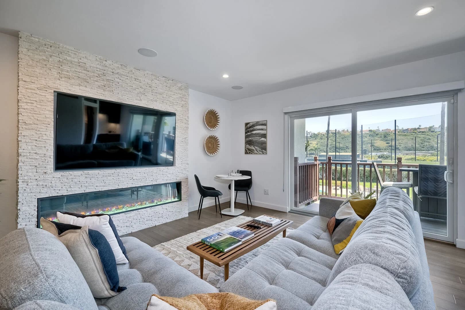 La Costa Lujo - Image 2