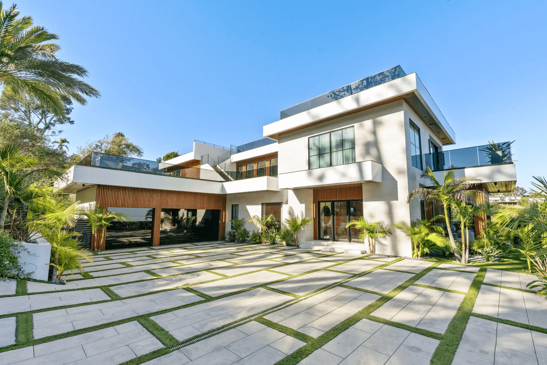 Linda Flora - Image 56