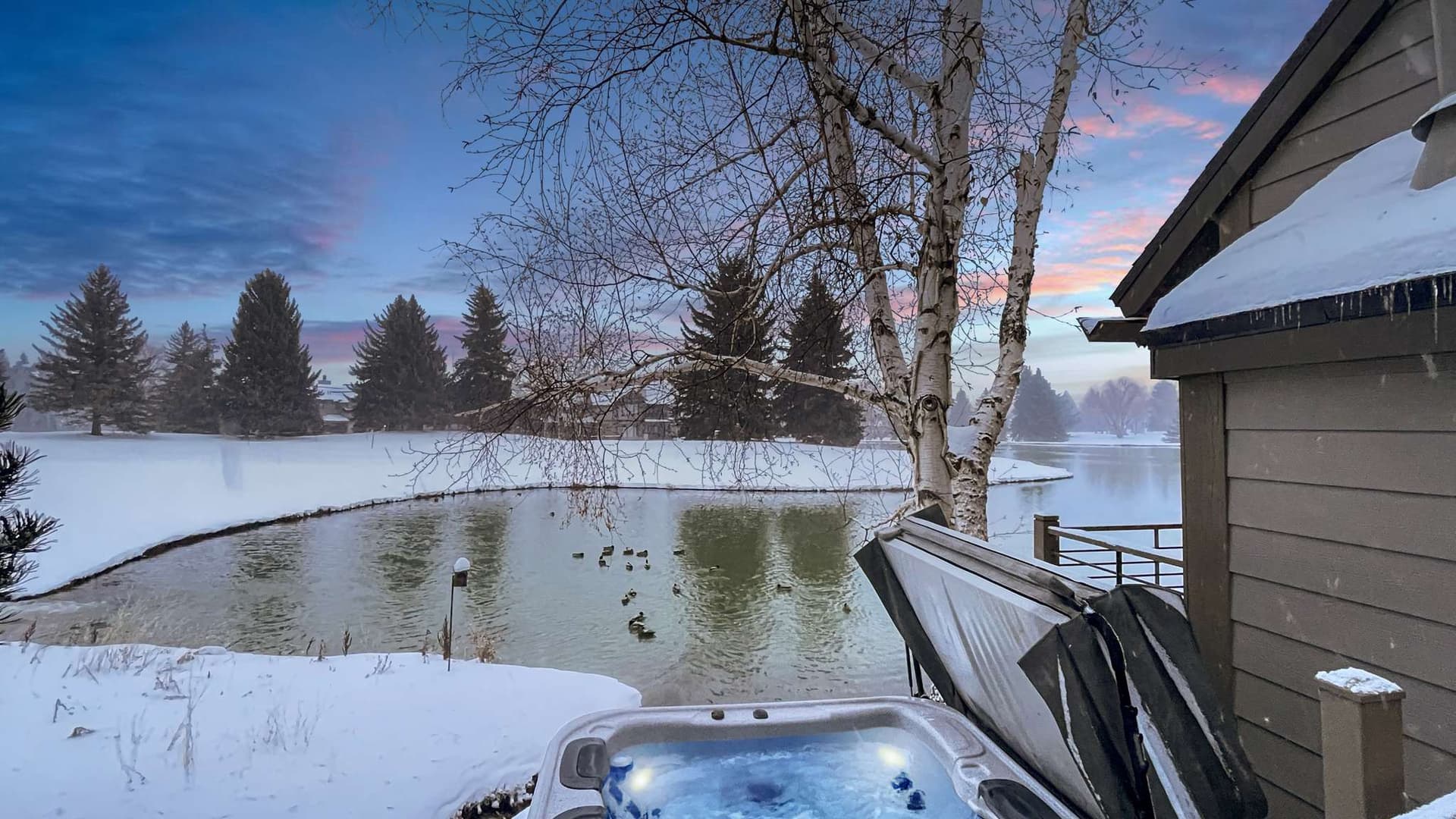 Whispering Waters Chalet - Image 5