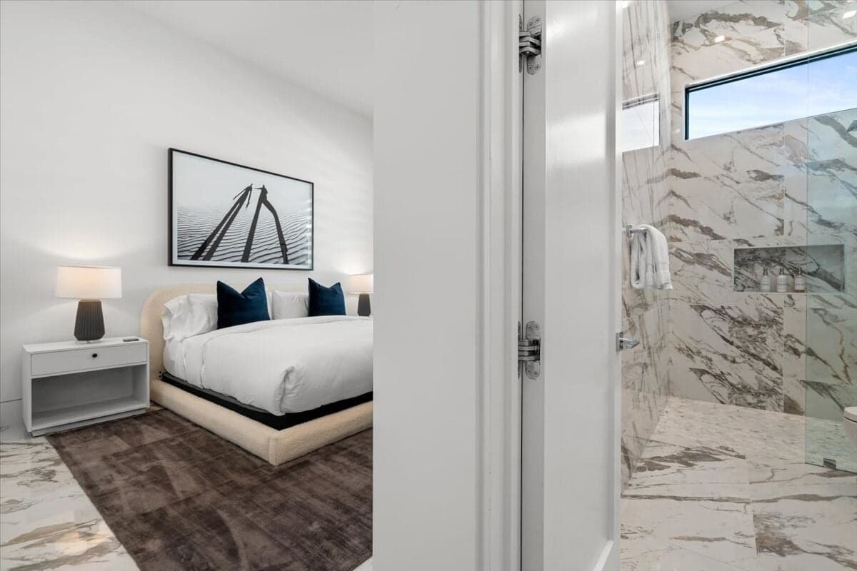 Bravo Villa #11 - Image 31