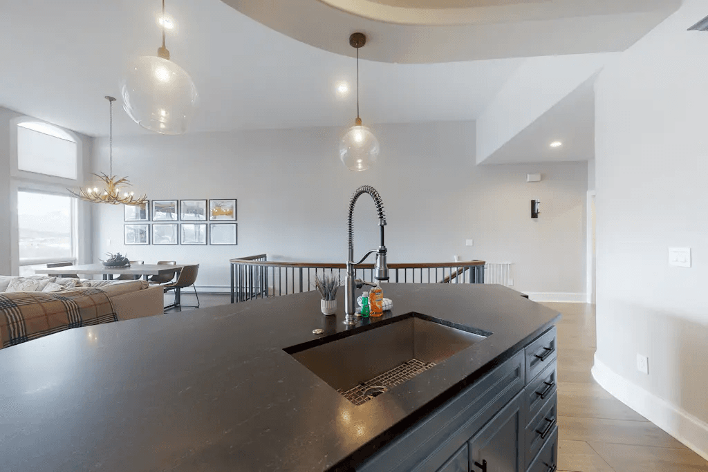 Fraser River Retreat - Image 7