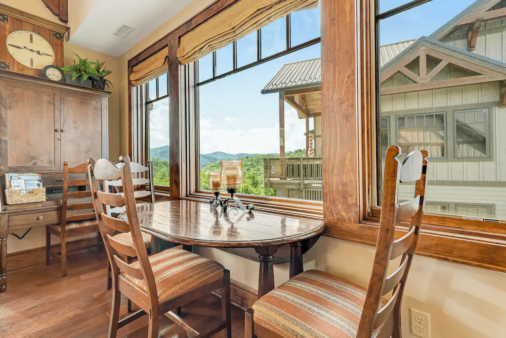 Red Tail Home - Image 5