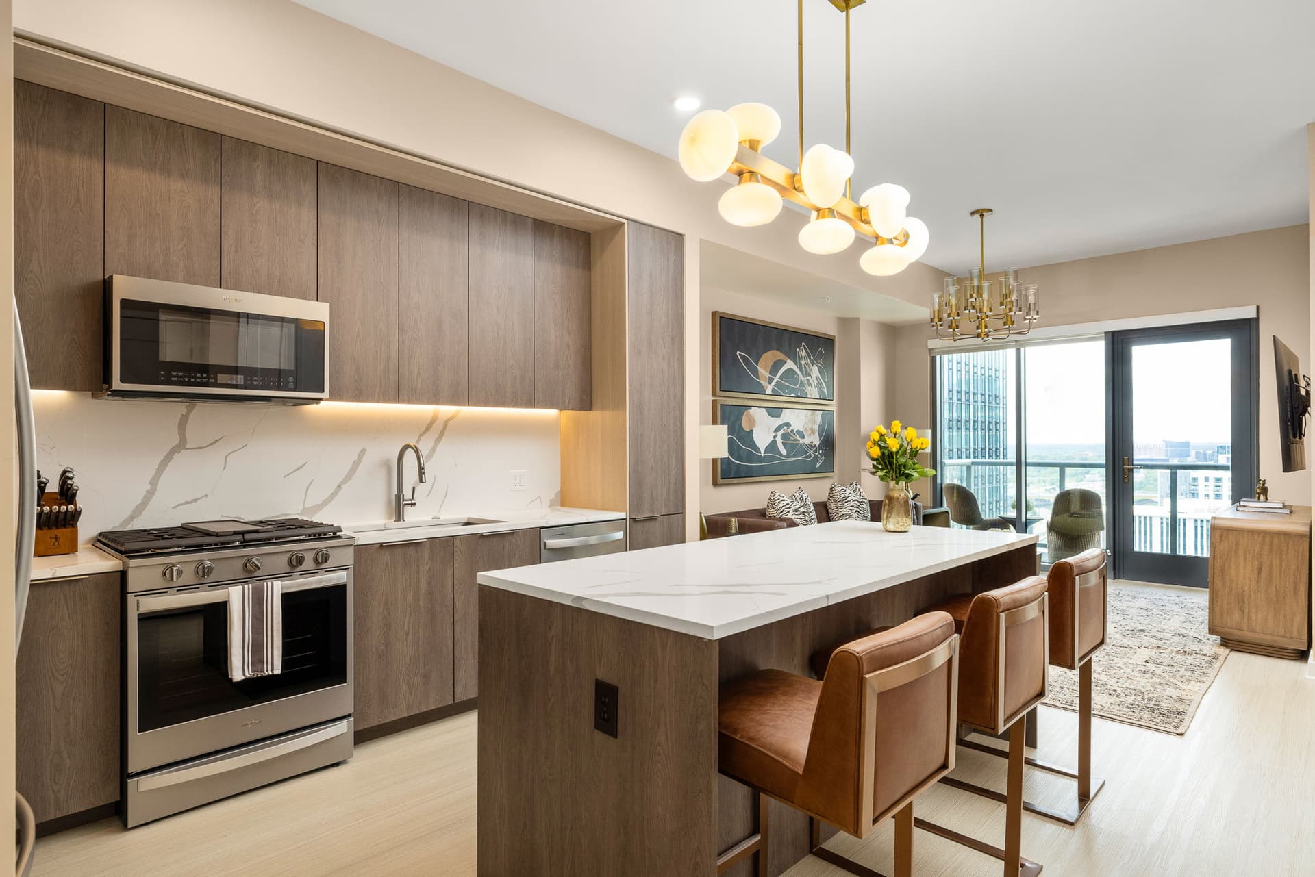 Serene Escape at Spring Street - Image 3