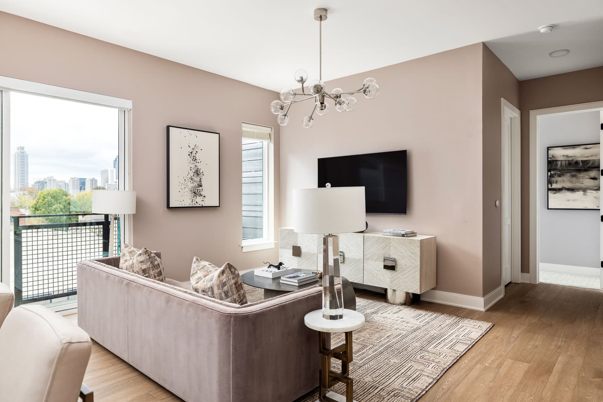 Serene Escape at Auburn Ave - Image 4