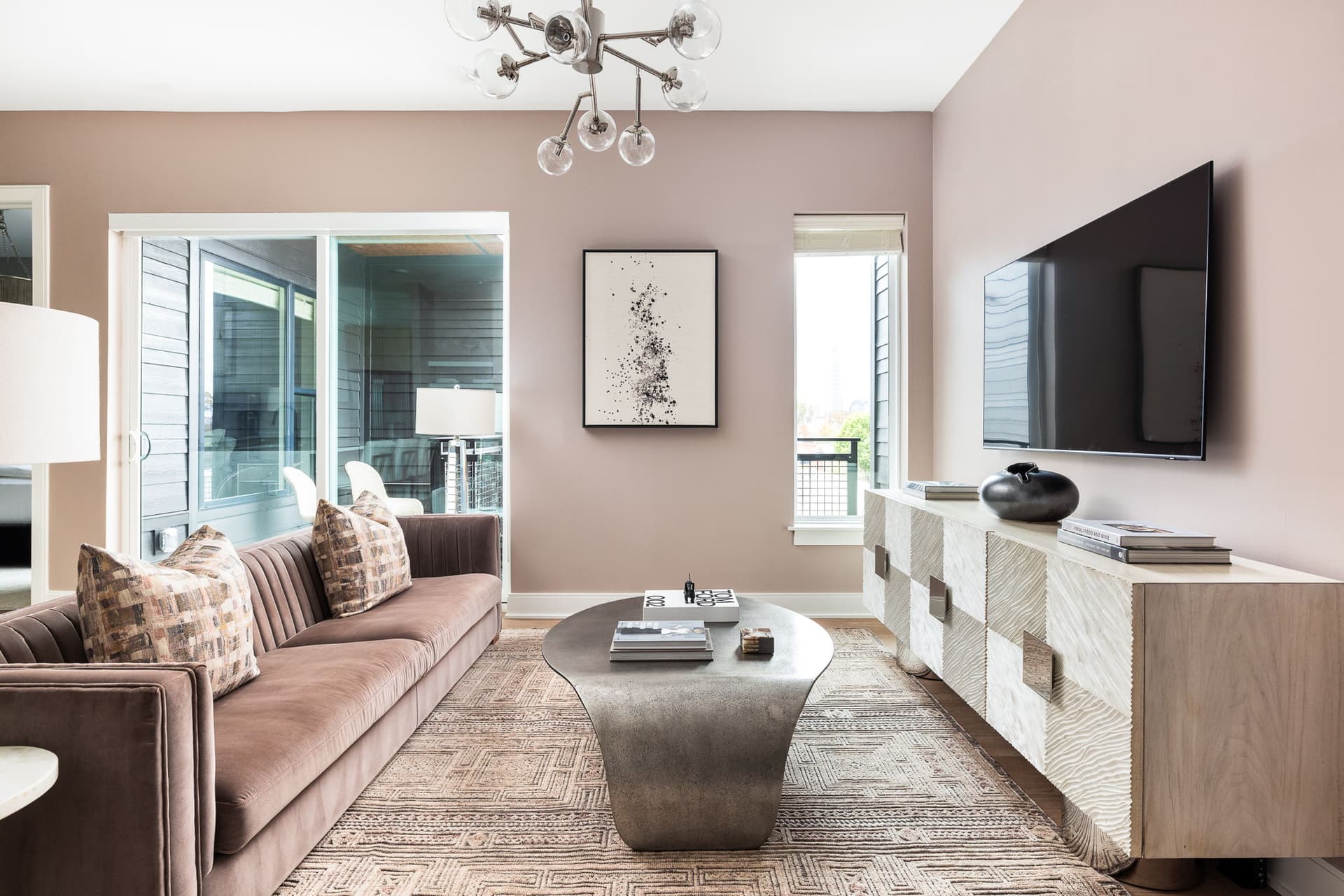 Serene Escape at Auburn Ave - Image 3