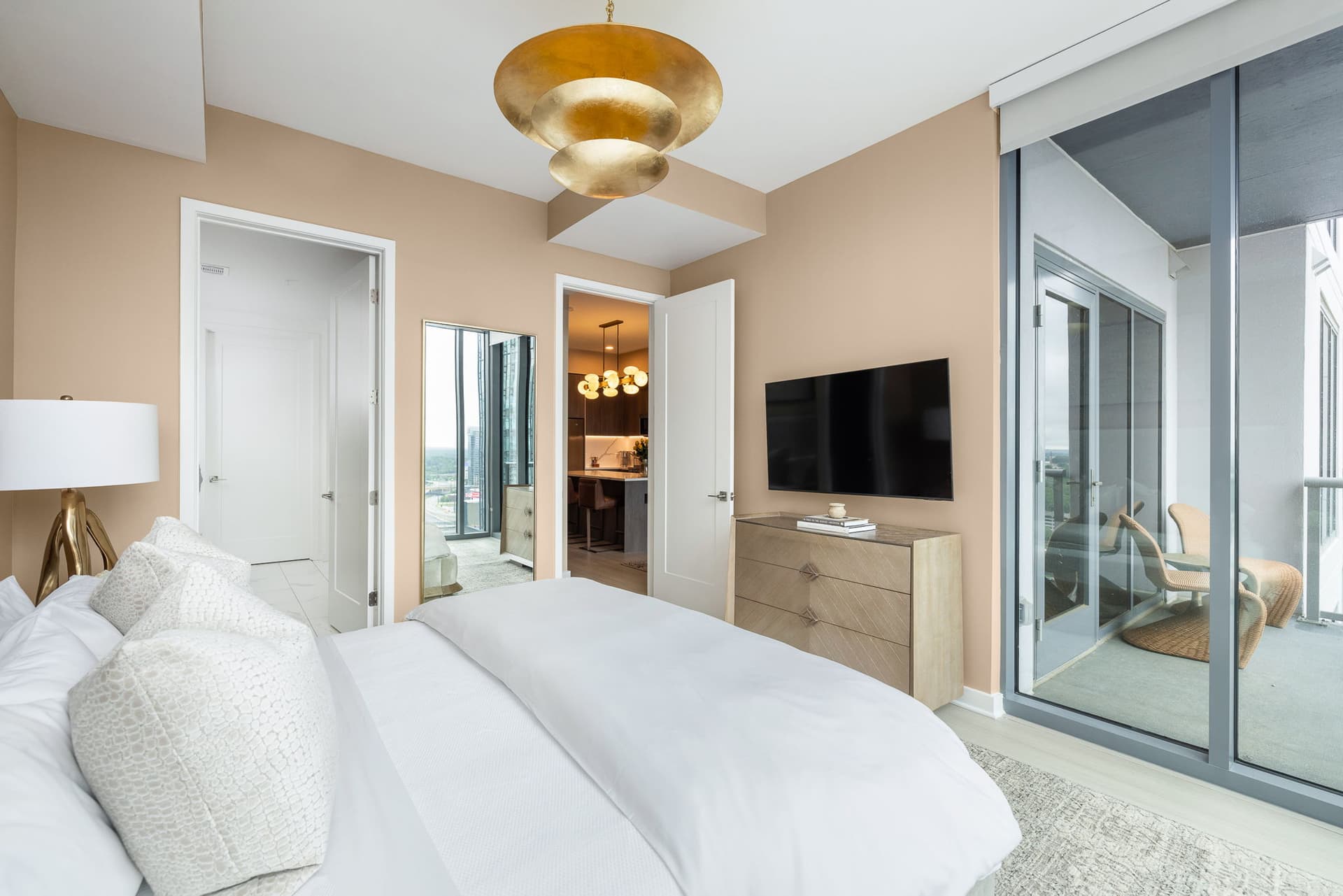 Serene Escape at Spring Street - Image 6