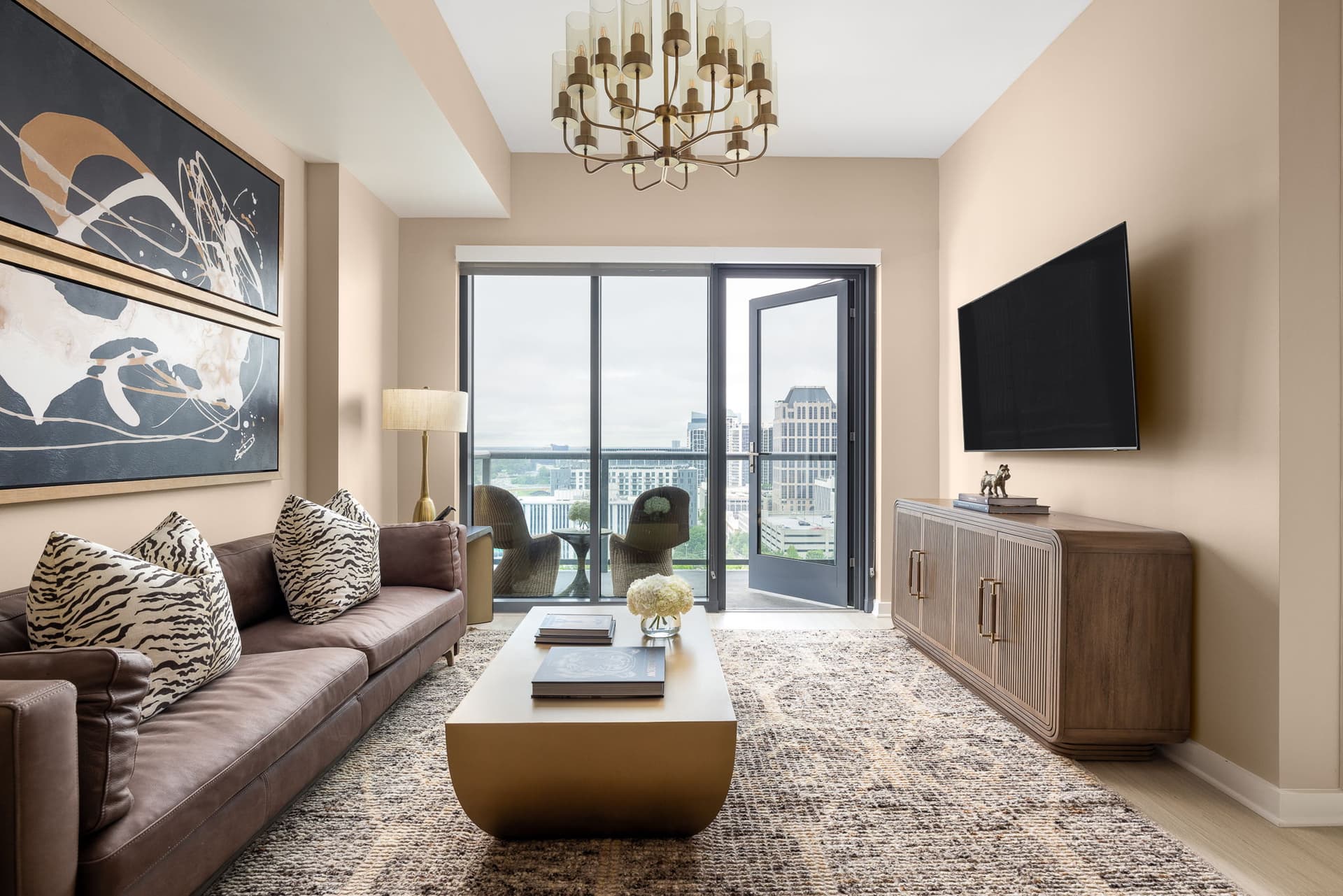 Serene Escape at Spring Street - Image 8