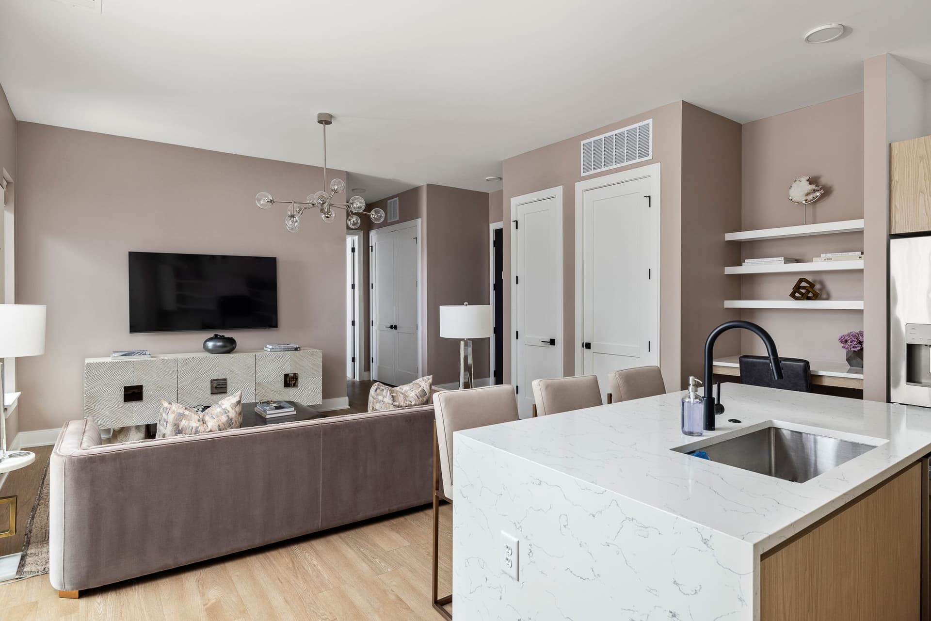 Serene Escape at Auburn Ave - Image 9