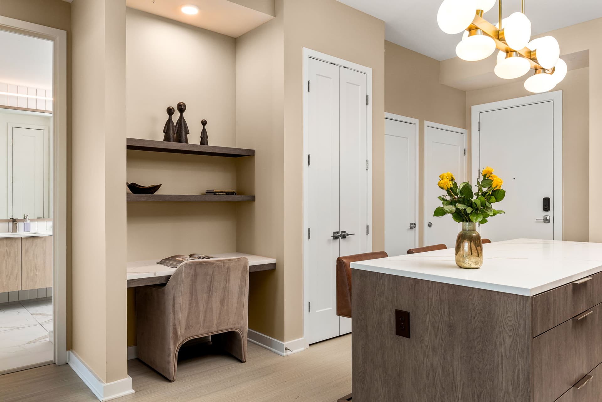 Serene Escape at Spring Street - Image 12