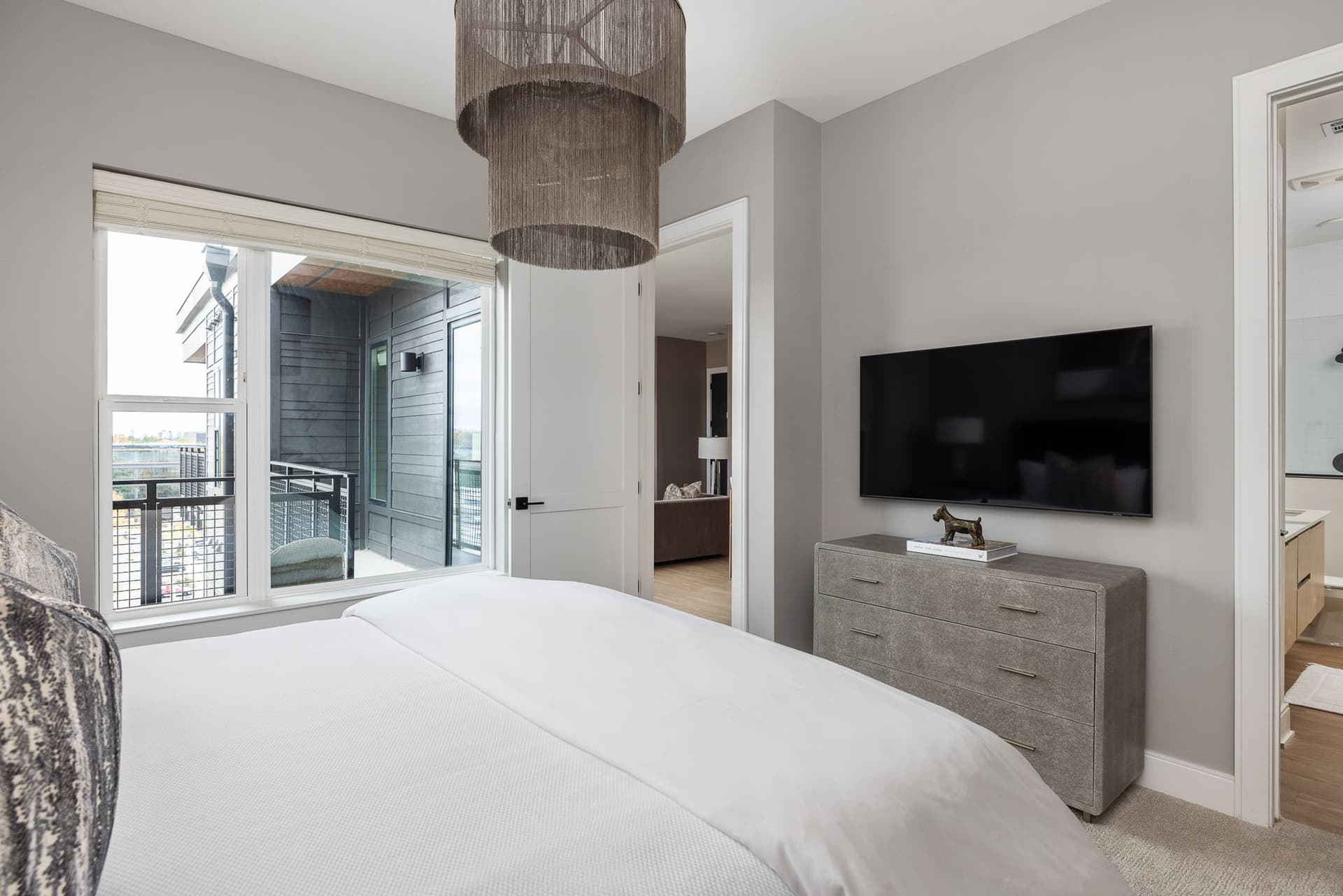 Serene Escape at Auburn Ave - Image 12