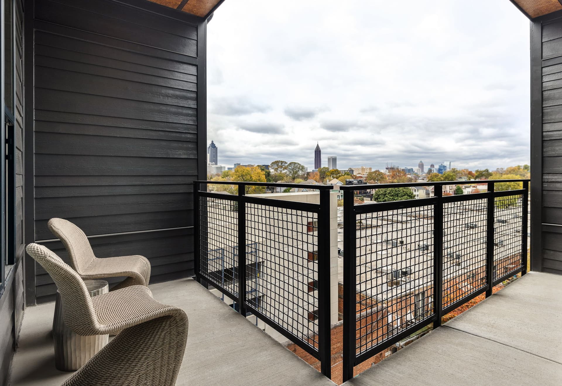 Serene Escape at Auburn Ave - Image 2