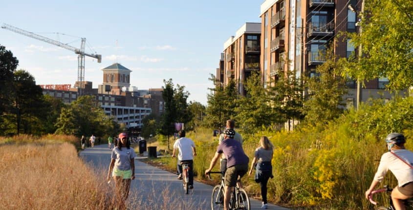 Serene Escape at Auburn Ave - Image 25