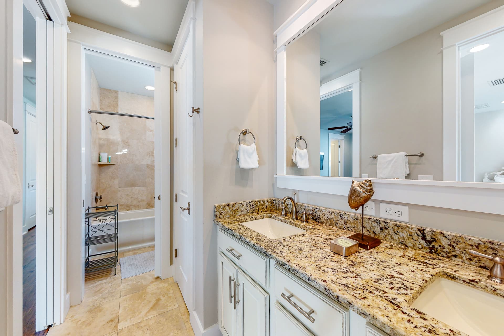 Coastal Retreat House - Image 15