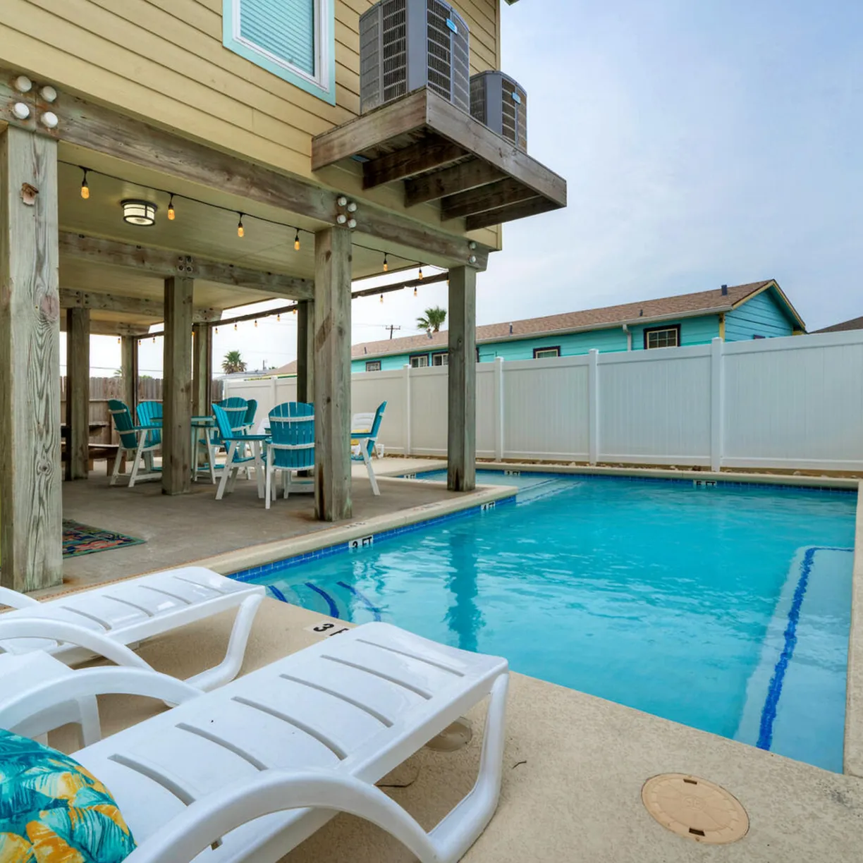 Moxy's Beach House - Image 57